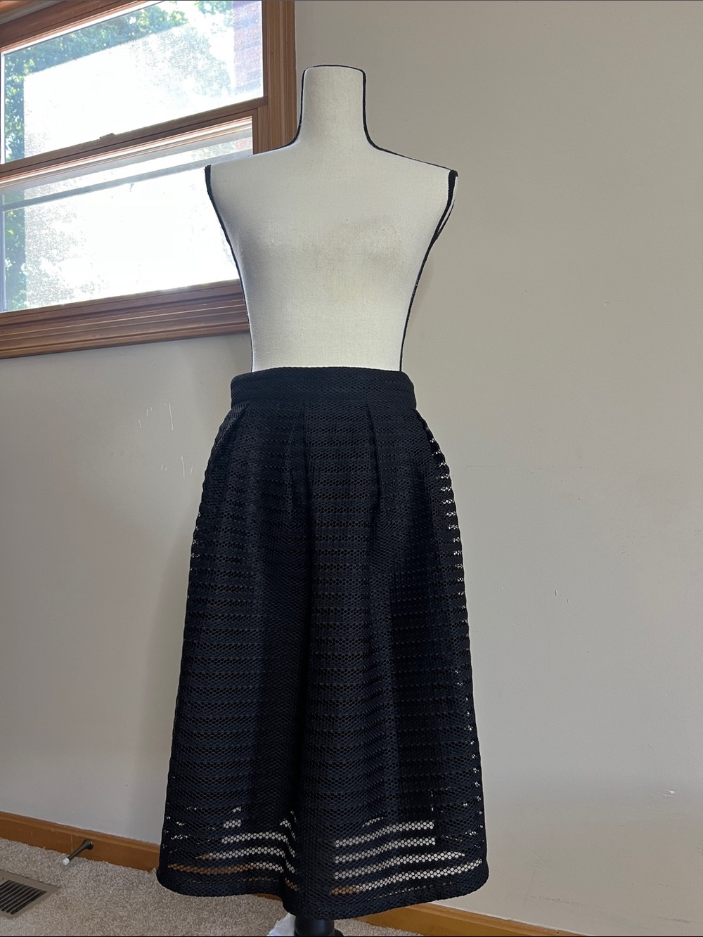 🖤🎩♠️🐦‍⬛Forever21 Lovely Classic Black Midi Skirt